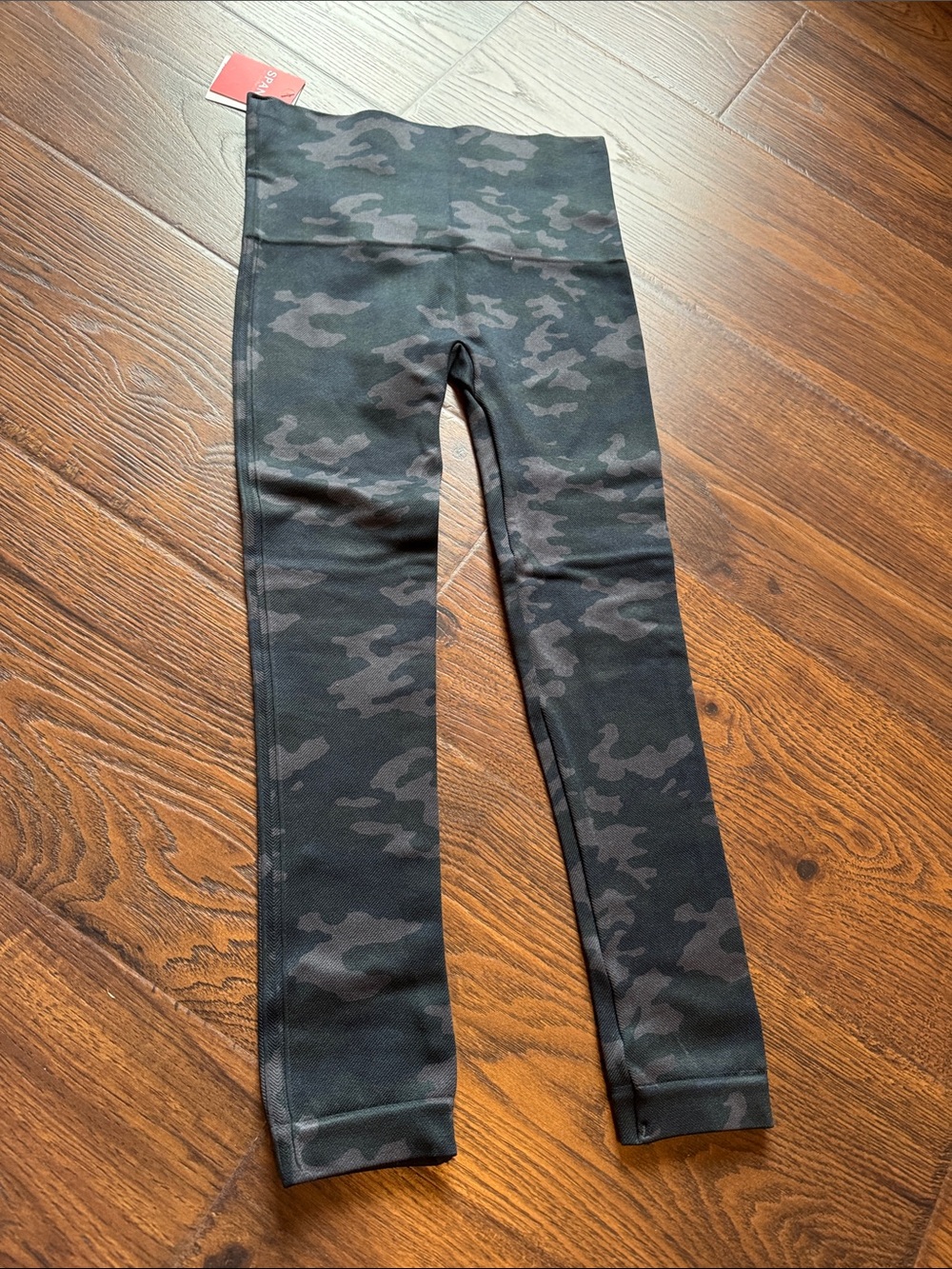 Black camo Spanx legging comes to my ankle